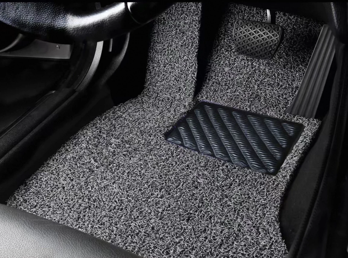Studded-Back PVC Coil Mat Roll
